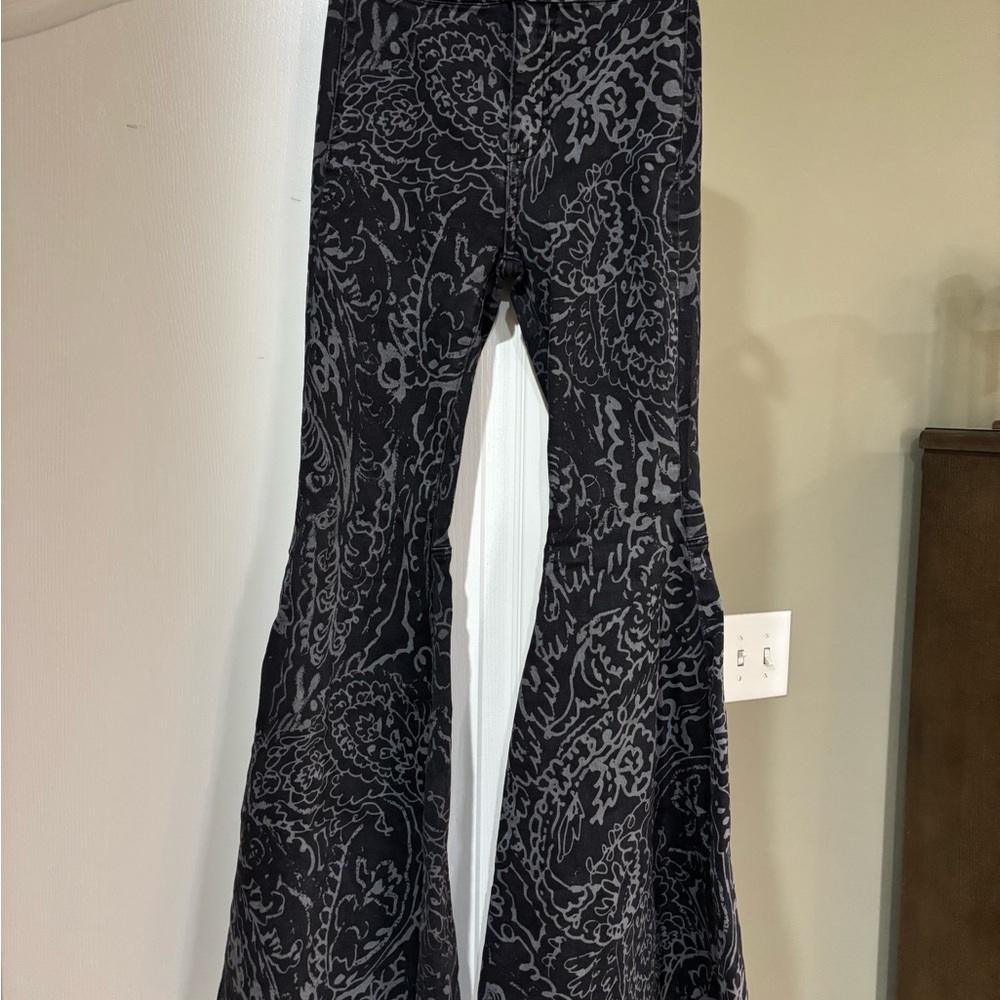We The Free Black and Gray Patterned Pants